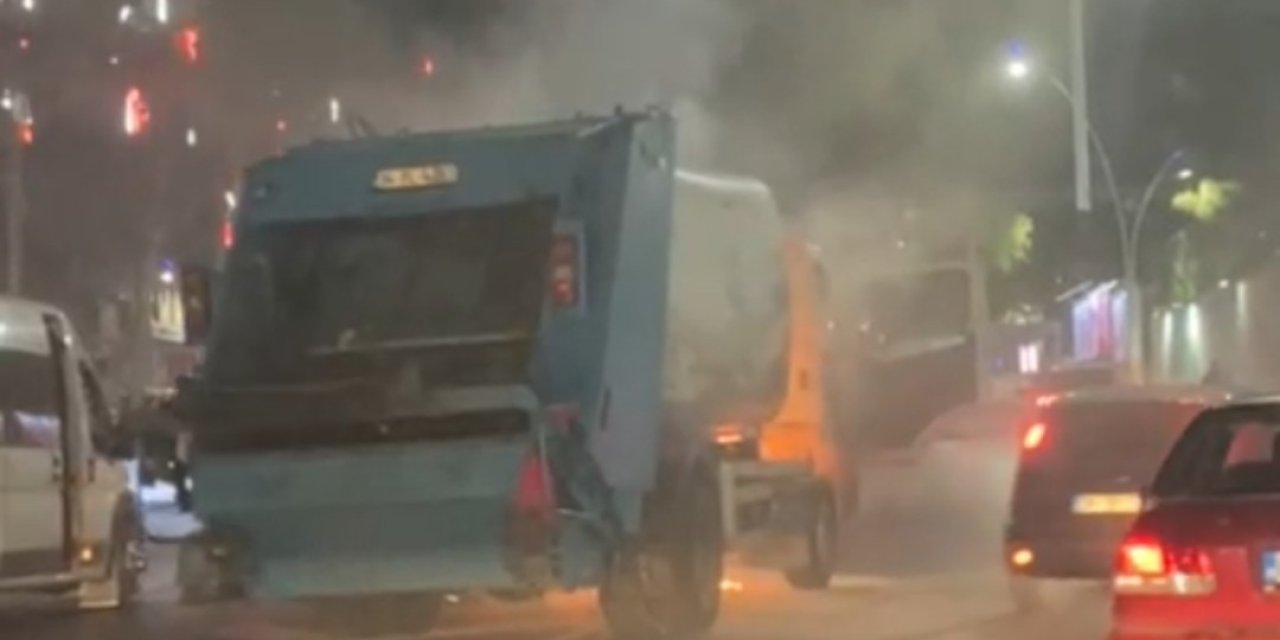 Sultangazi'de Çöp Kamyonu Alev Alev Yandı