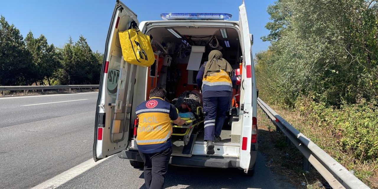 Sürücüsü Rahatsızlanan Minibüs Bariyerlere Çarptı: 3 Yaralı