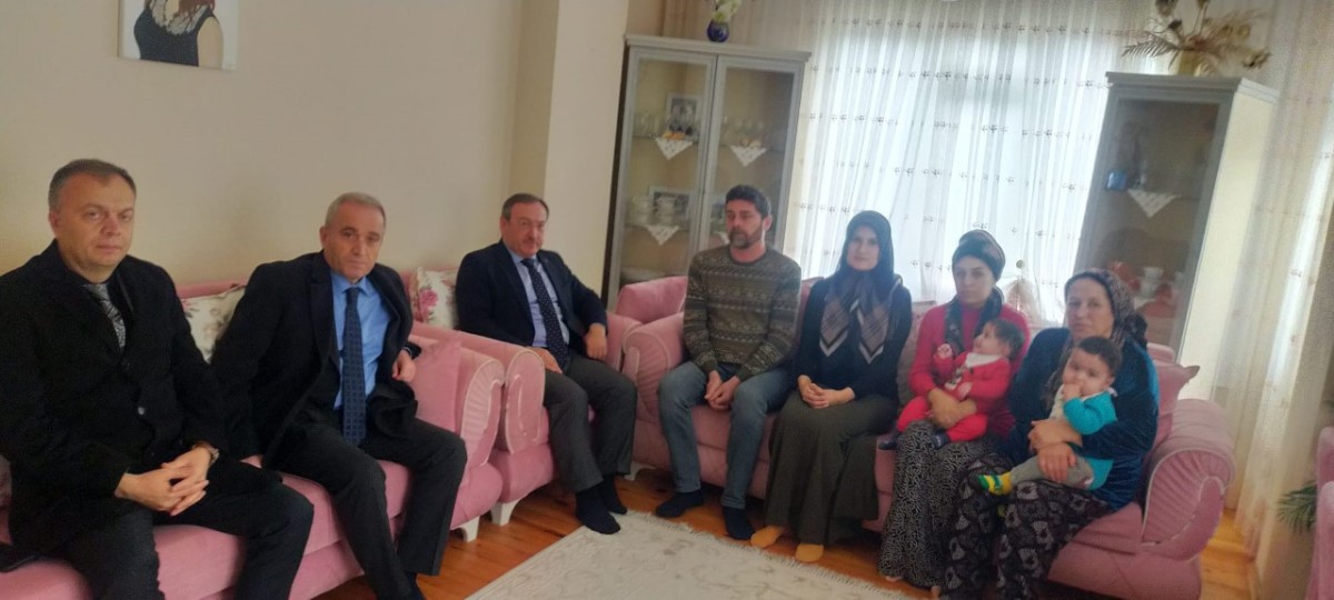 ÇAYKUR Genel Müdürü Alim'den depremde 25 yakınını kaybeden ÇAYKUR çalışanına ziyaret