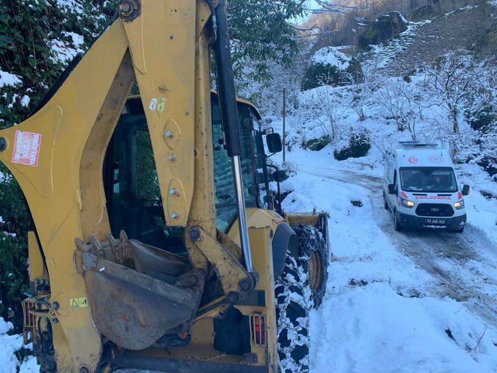 Rize İ̇l Özel İ̇daresi Ekipleri Ambulans İçin Seferber Oldu