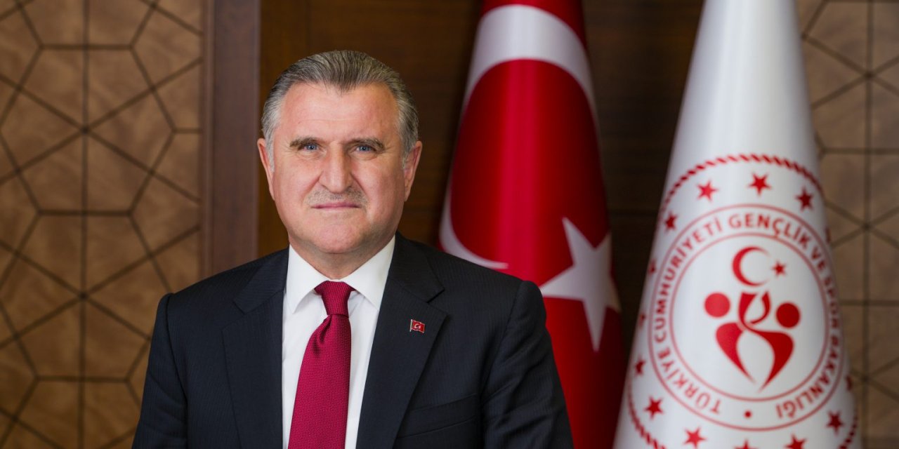 Bakan Bak'tan Milli Güreşçi Taha Akgül İçin Tebrik Mesajı