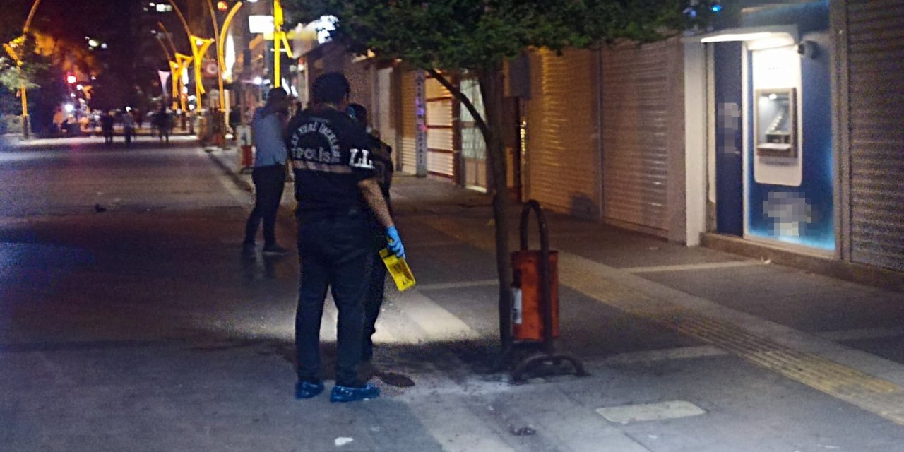 Mardin'de Silahlı Saldırı; 1 Kişi Öldü, Ailesiyle Atm Sırası Bekleyen 5 Yaşındaki Çocuk Yaralandı