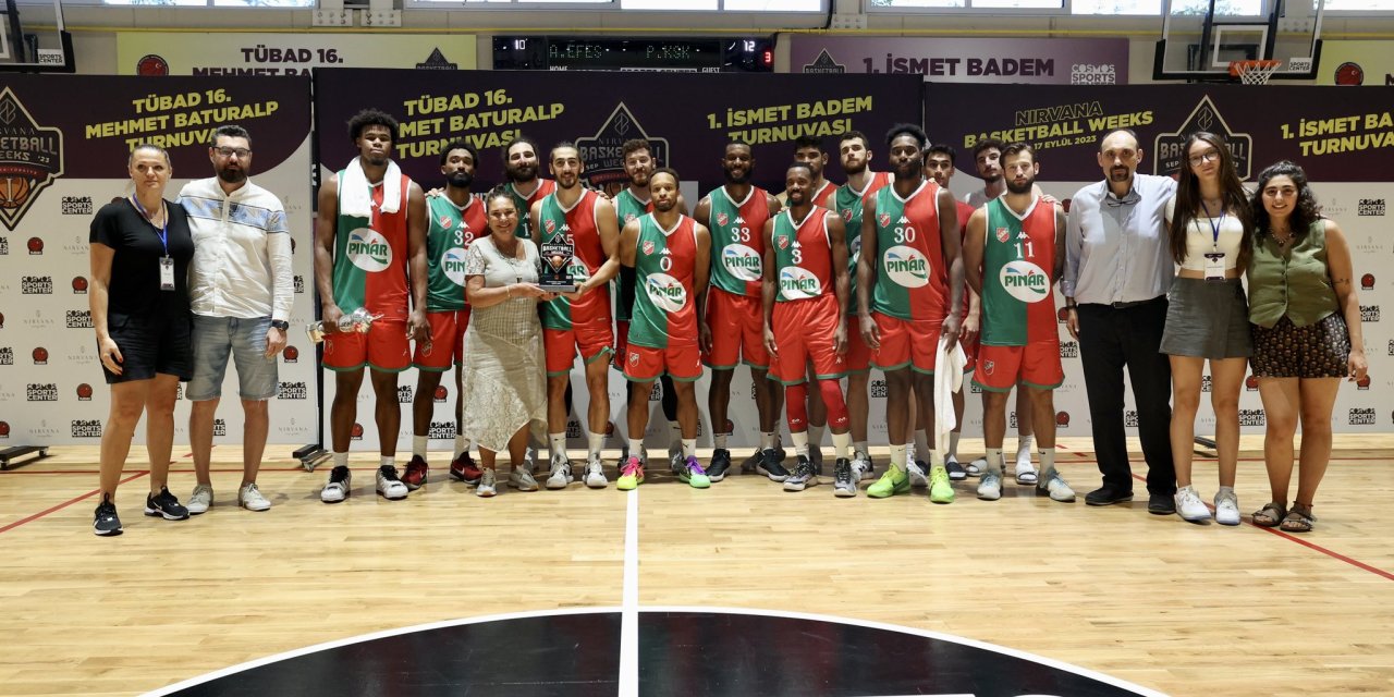 Pınar Karşıyaka Kupayla Döndü