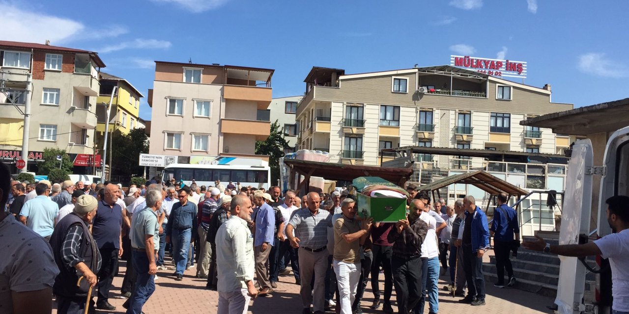 Kocaeli'de Eşinin Öldürdüğü Kadın, Son Yolculuğuna Uğurlandı