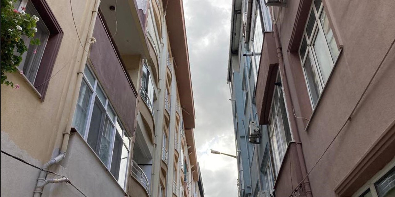 Çanakkale’de Çatıdan Düşen Hırsızlık Şüphelisi Öldü