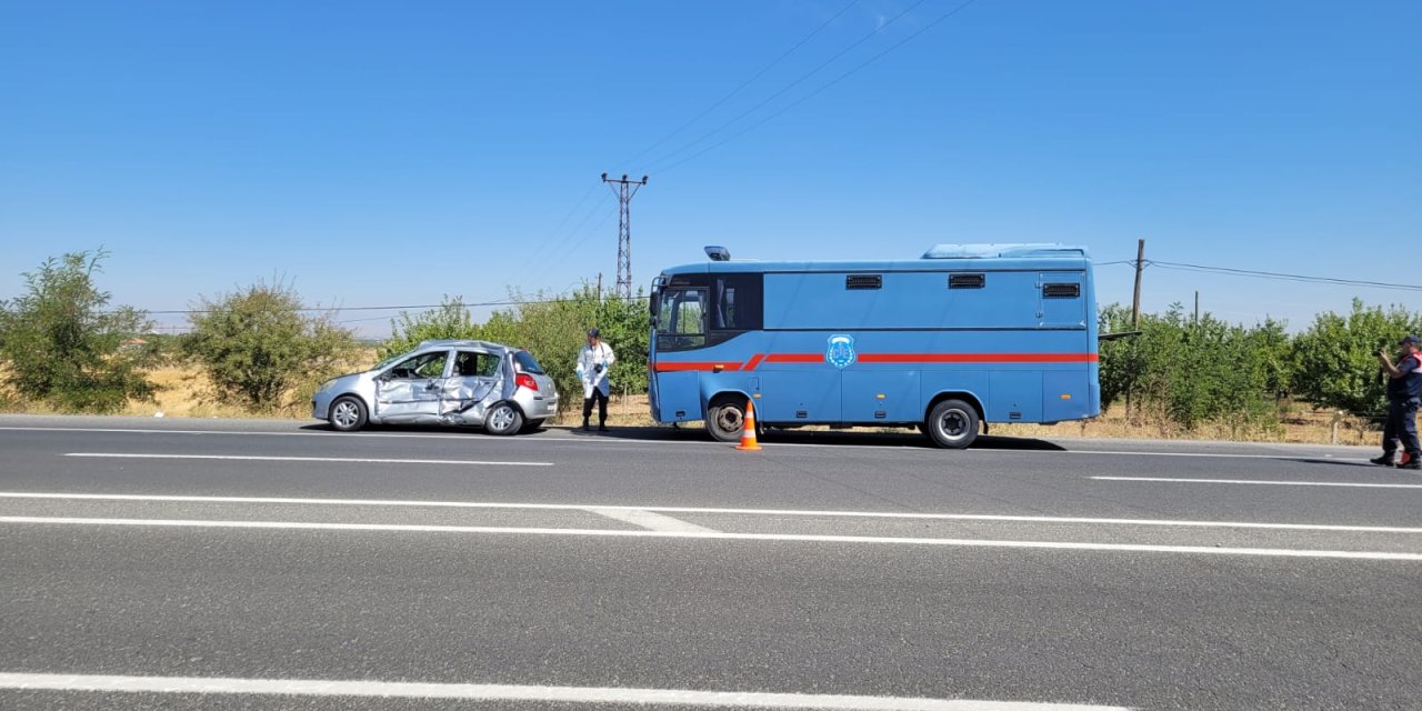 Cezaevi Nakil Aracıyla Çarpışan Otomobilin Sürücüsü Öldü, 4 Yaralı