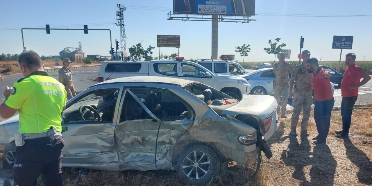 Şanlıurfa'da İki Otomobil Çarpıştı: 1 Ölü, 5 Yaralı