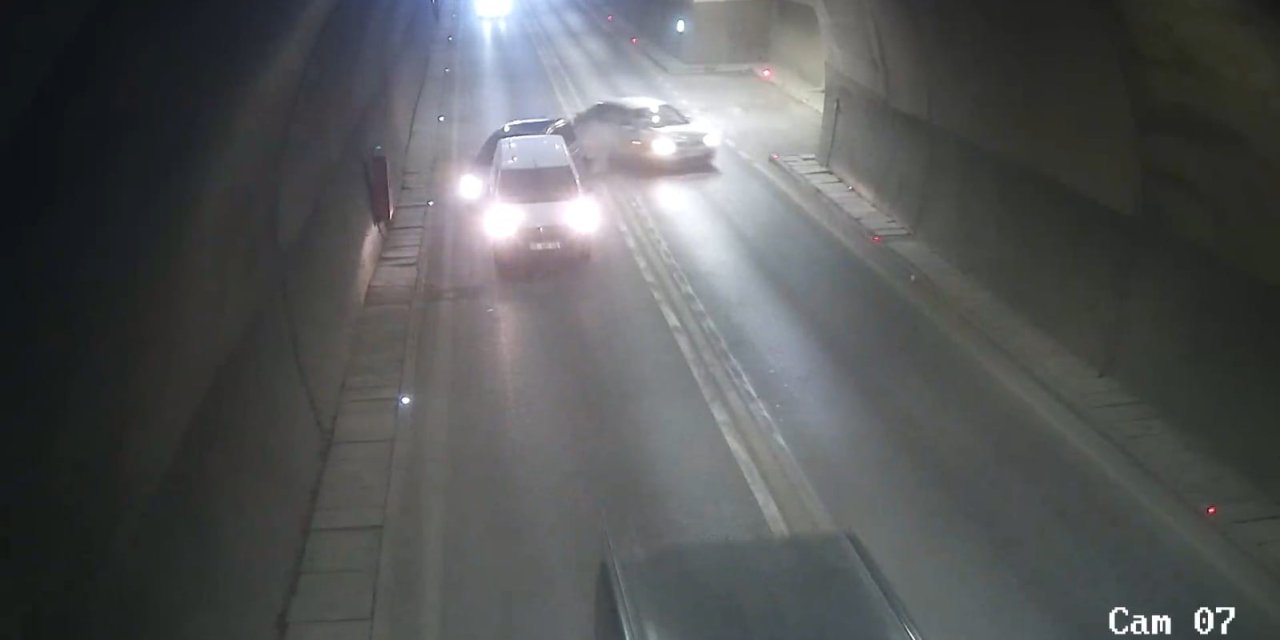 Tünelde 3 Aracın Karıştığı Zincirleme Kaza Anı Kamerada; 6 Yaralı