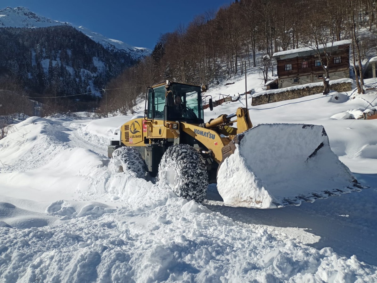 Rize'de kar yağışı dolayısıyla 27 köye ulaşım sağlanamıyor