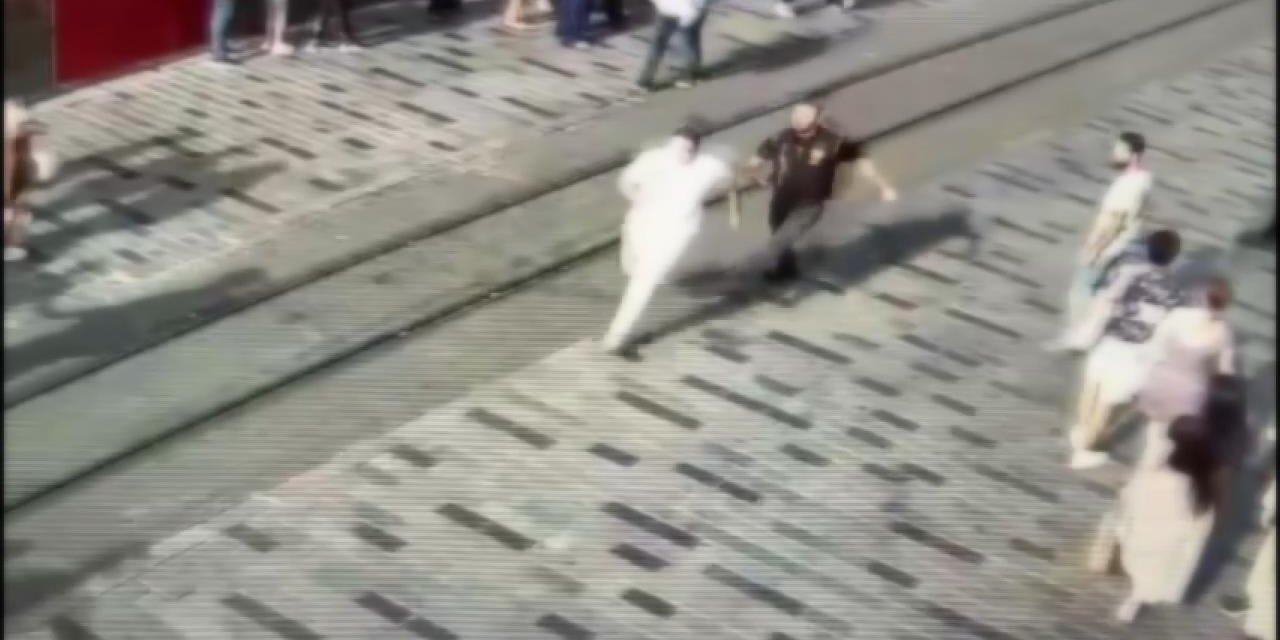 Beyoğlu'nda İzinsiz Gösteri Yapmak İsteyen 42 Kişi Gözaltına Alındı