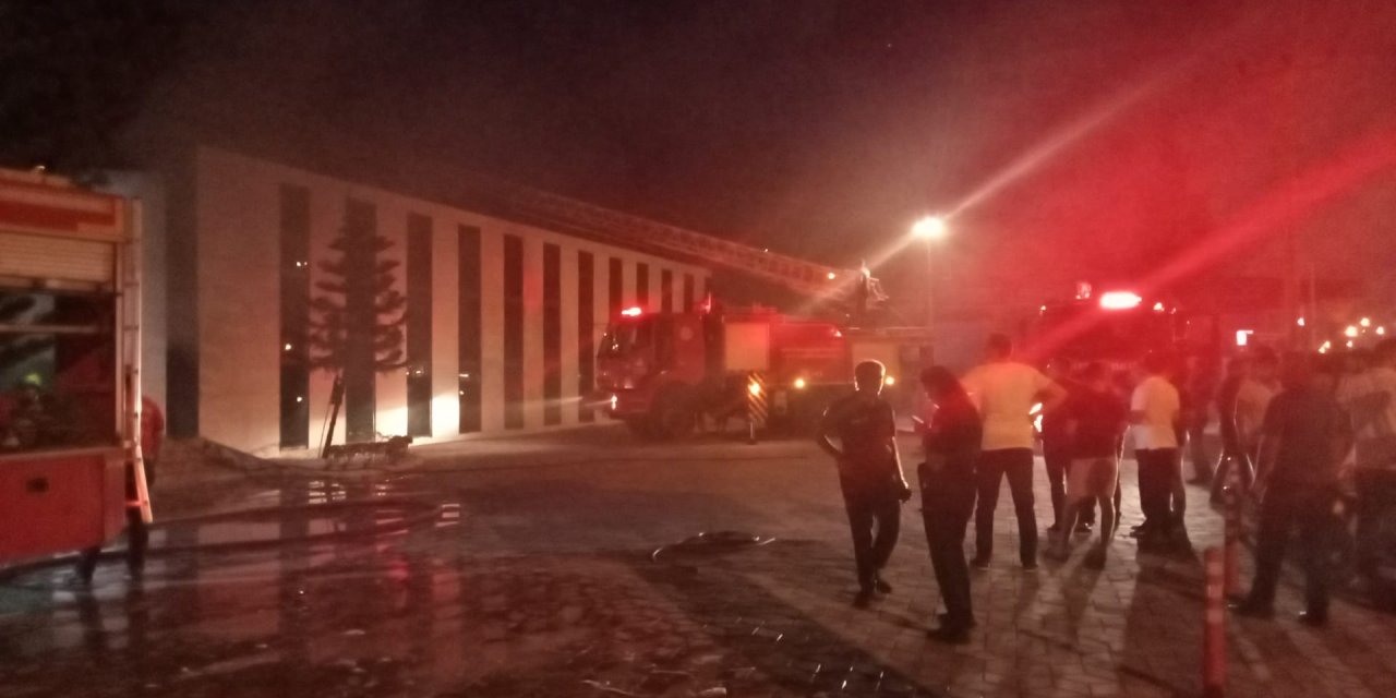 Düğün Salonunda Çıkan Yangın Söndürüldü