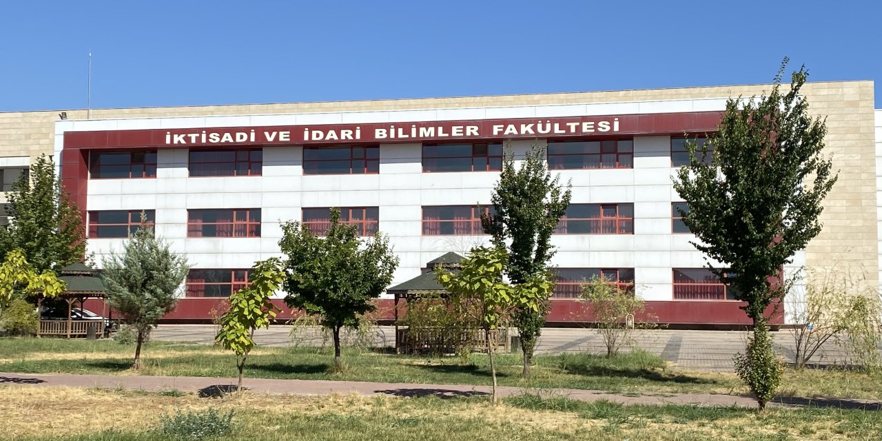 Dekan Yardımcısını Bıçaklayan Eski Kız Öğrencisi, Akıl Sağlığı Raporu İçin Elazığ'a Gönderildi