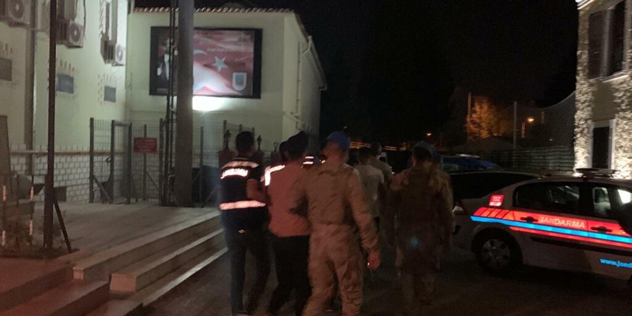 İzmir Merkezli 7 İlde Fetö Operasyonu: 9 Gözaltı