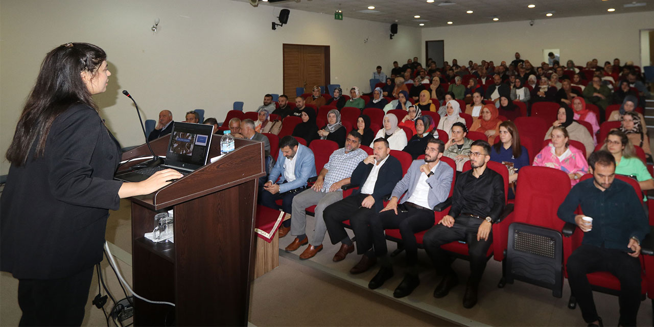 Rize'de yurt personellerine “Gençlerle Çalışmak” semineri