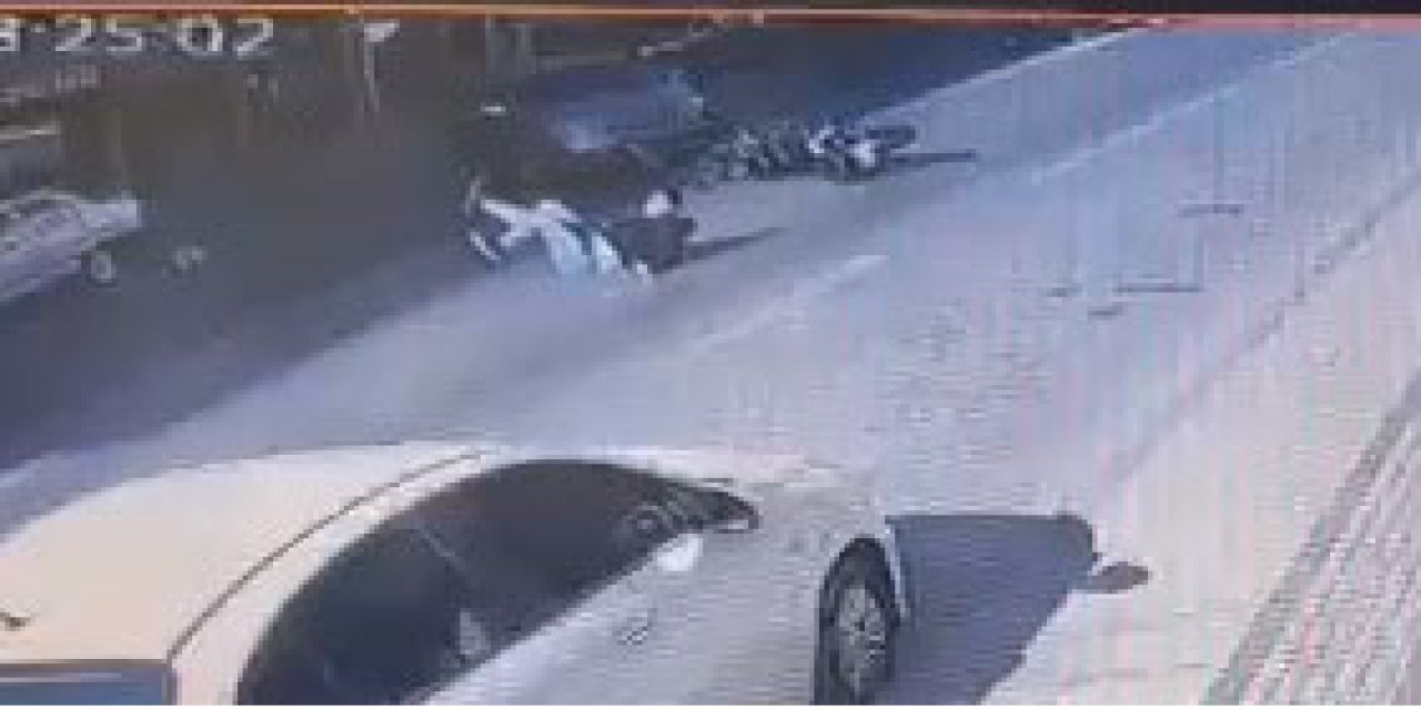 Otomobille Motosikletin Çarpıştığı Kaza Kamerada