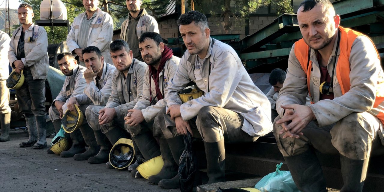 Madende Ölen Arkadaşlarını Anıp Mesaiye Başladılar