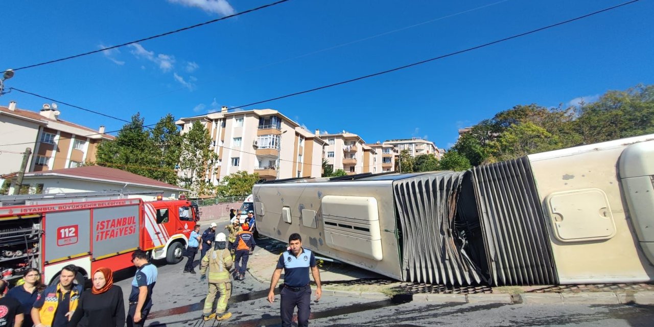 Başakşehir'de İett Otobüsü Devrildi, Yaralılar Var-1