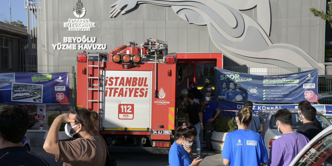 İbb Havuzunda Sıvı Klor Etrafa Yayıldı, 2 Çalışan Etkilendi