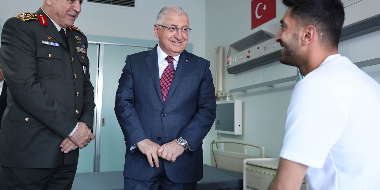 Bakan Güler, Tedavileri Devam Eden Gazileri Ziyaret Etti