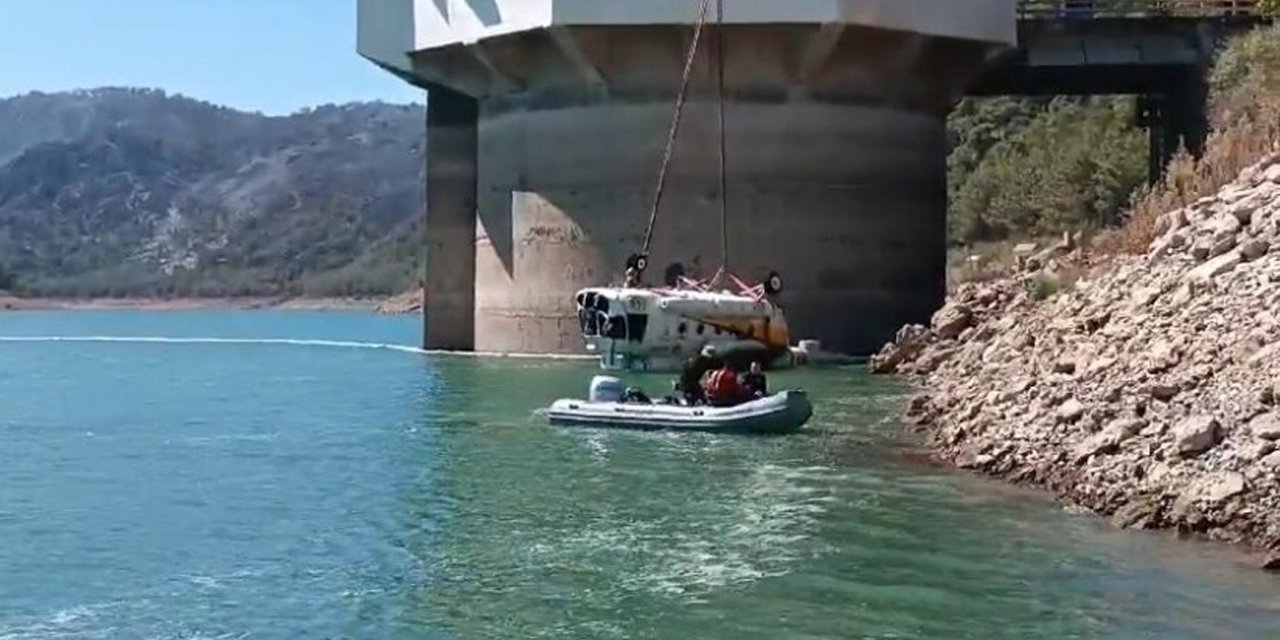 Baraja Düşen Helikopter Enkazının Çıkarılma Anları Kamerada