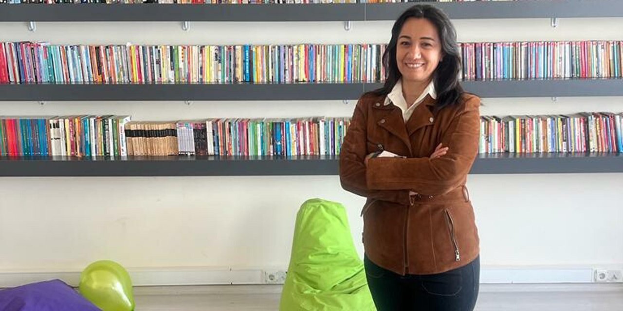 Depremde Ölen İkizler Sayra Ve Çınar'ın Annesi 6'ncı Kütüphaneyi Kuruyor