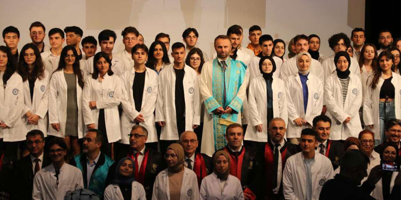 RTEÜ Tıp Fakültesi Öğrencileri Önlüklerini Giydi