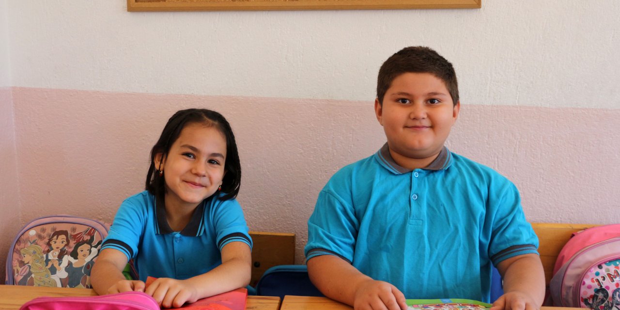 İlkokul Öğrencisi Dayı- Yeğen, Aynı Sınıfta Eğitim Görüyor