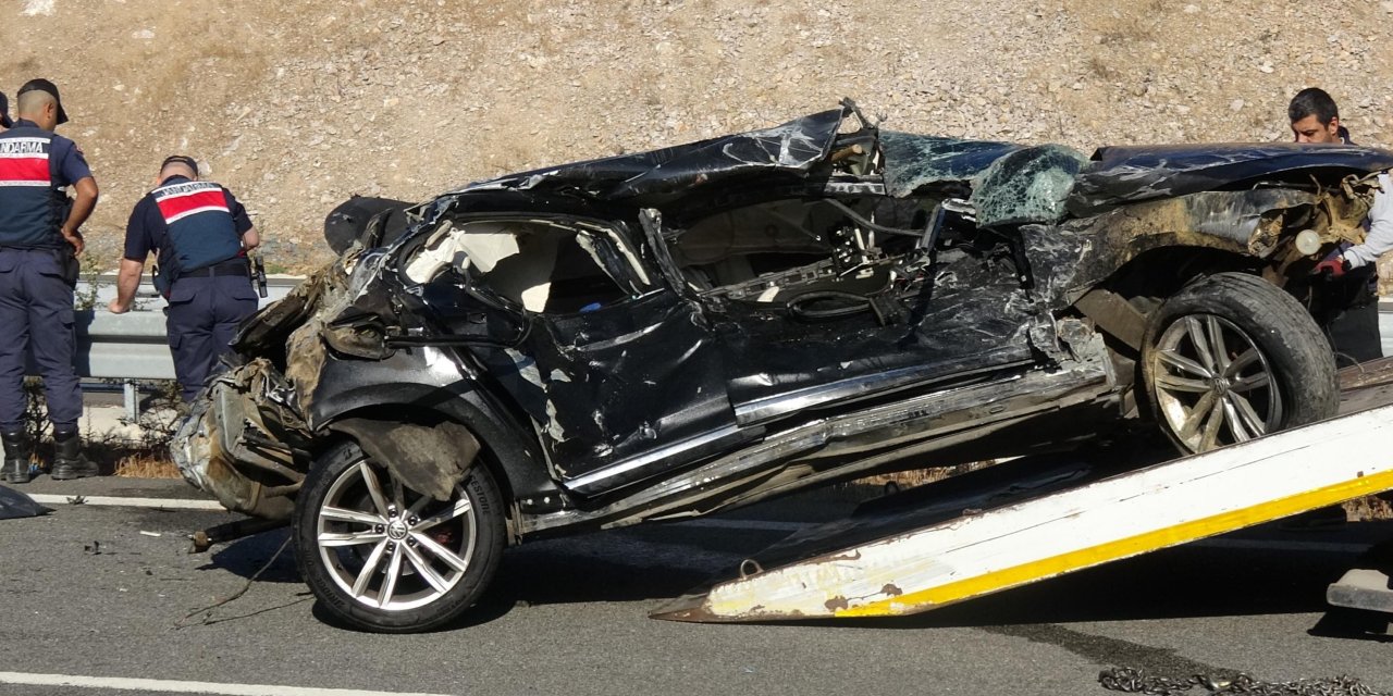 Balıkesir'de 3 Otomobilin Karıştığı Kaza: 2 Ölü, 7 Yaralı