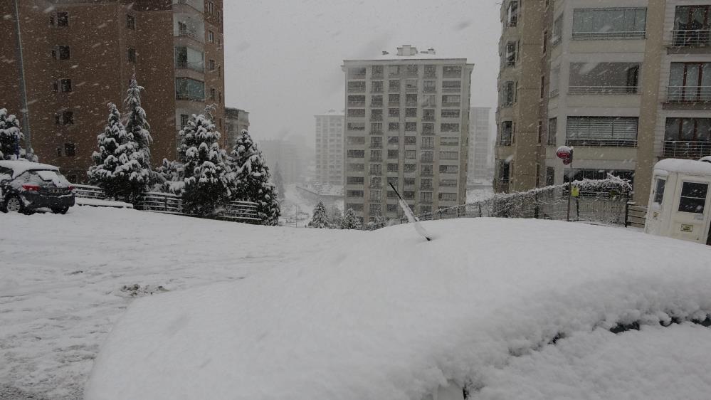 Doğu Karadeniz’de kar nedeniyle bin 210 köy ve mahalle yolu kapandı