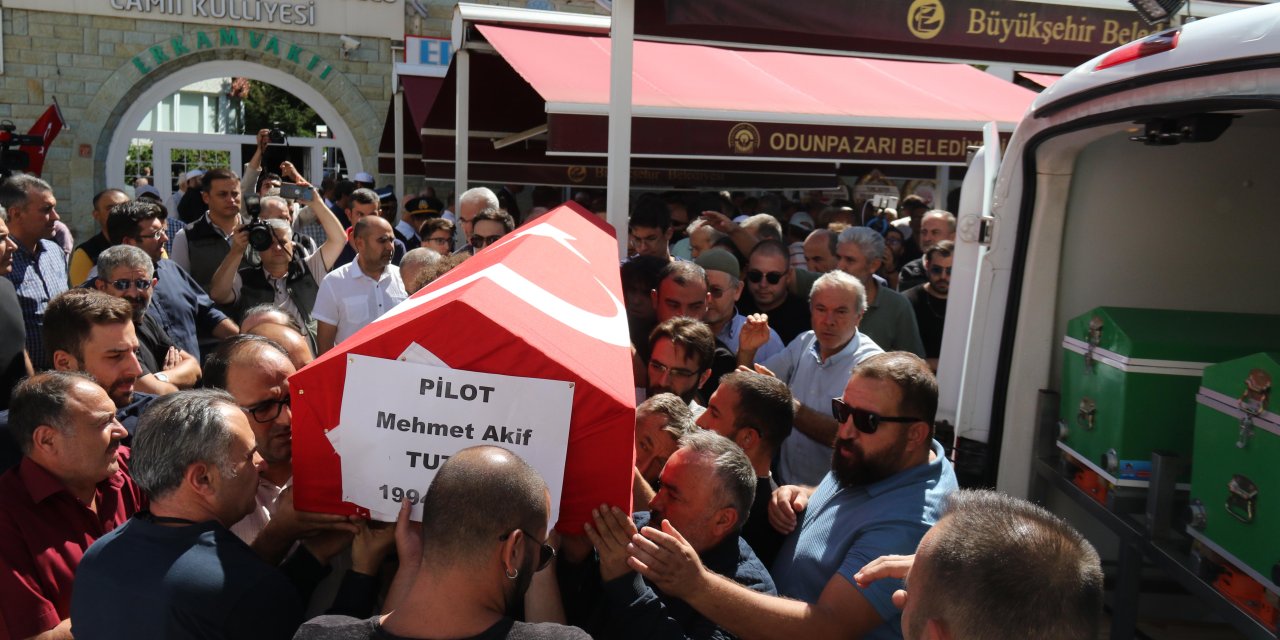 Helikopter Kazasında Ölen Pilot, Eskişehir'de Toprağa Verildi