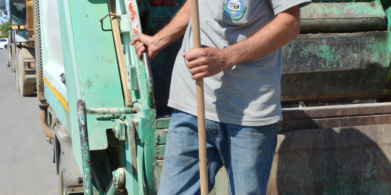 Temizlik Görevlisi, Cami Tuvaletinde Bulduğu 7 Milyon Liralık Çeki Polise Teslim Etti