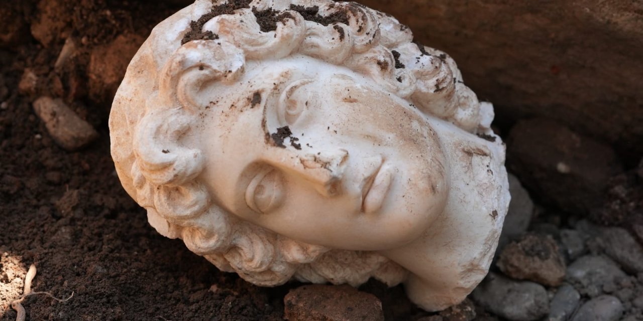 Düzce'de Antik Kentteki Kazıda, Makedonya Kralı Büyük İskender’e Ait Portre Başı Bulundu