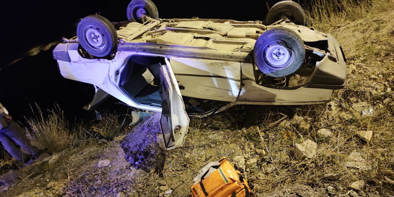 Bitlis'te Otomobil Şarampole Devrildi: 3 Yaralı