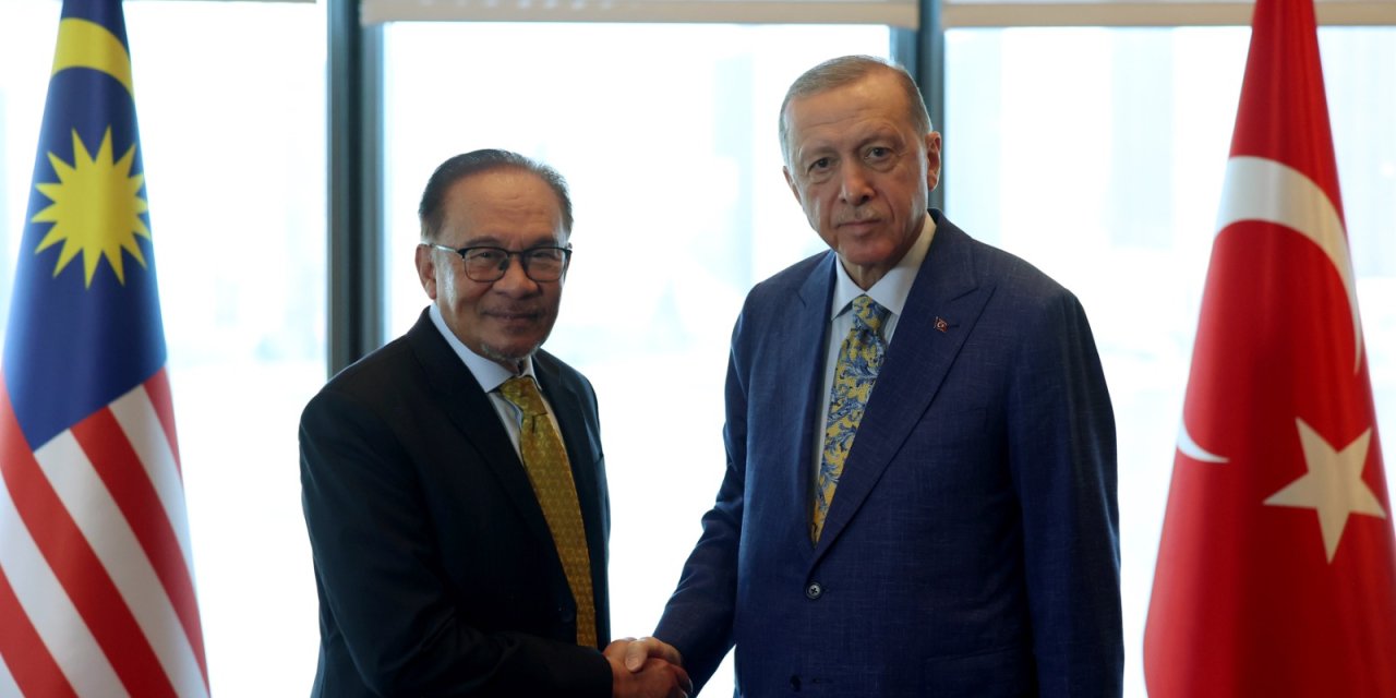 Cumhurbaşkanı Erdoğan, Malezya Başbakanı İbrahim'i Kabul Etti