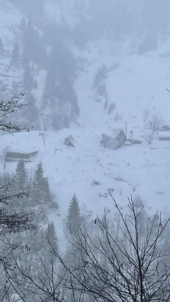 Avusor Yaylasında Çığ