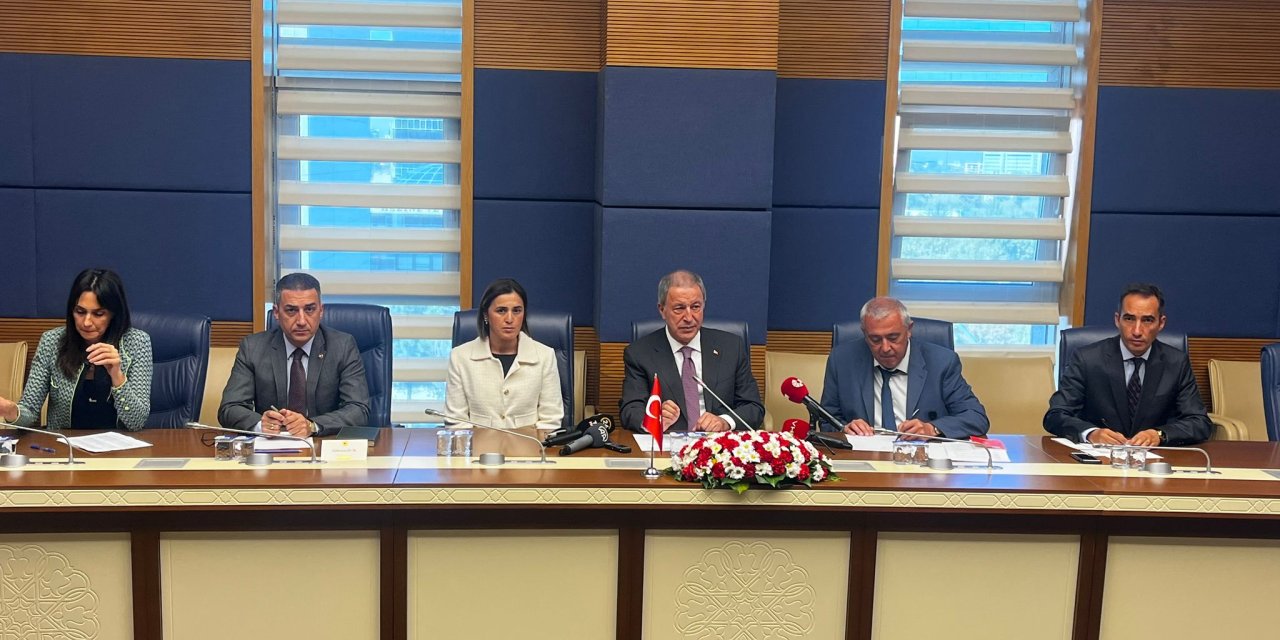 Milli Savunma Komisyonu Başkanı Akar, Moğolistan Heyetiyle Görüştü