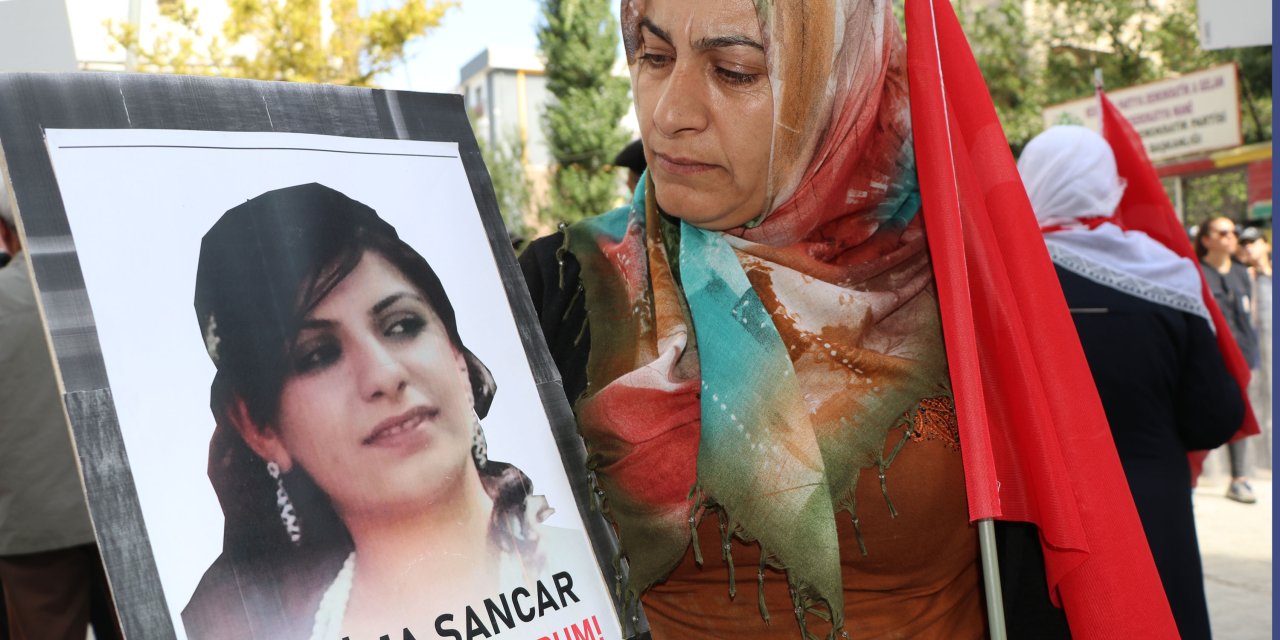 Van'da Hdp Önündeki Eyleme Katılan Anne: Evladımı İstiyorum