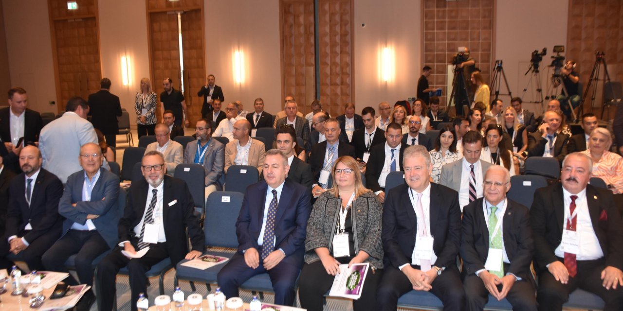İzmir'de Esiad 2'nci Yatırım Zirvesi Düzenlendi