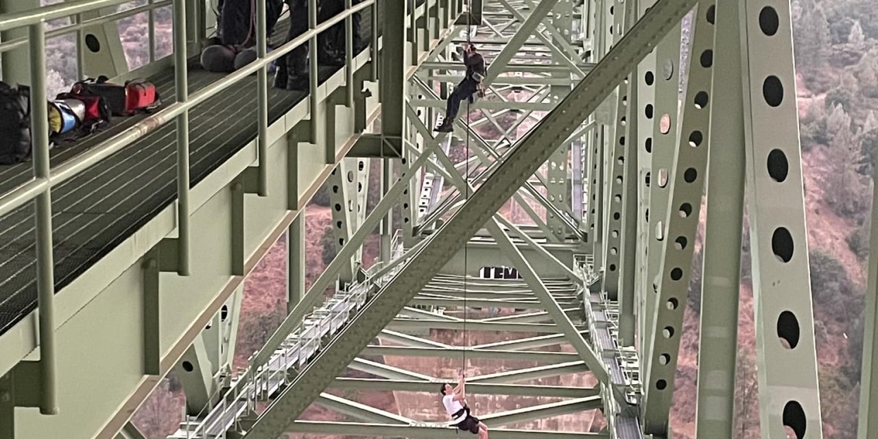 Video Çekmek İçin Çıktığı Köprünün Altında Asılı Kaldı