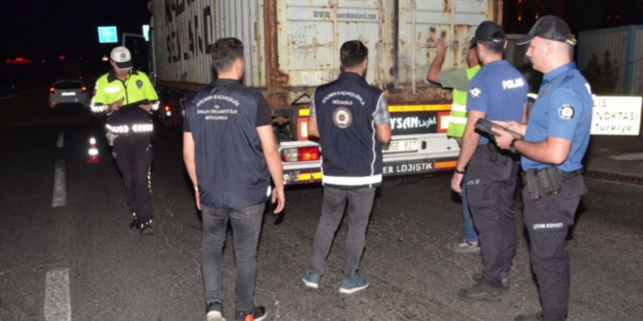 Bakan Yerlikaya: 26 Göçmen Kaçakçılığı Organizatörü Gözaltına Alındı