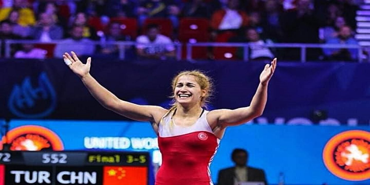 Buse Tosun Çavuşoğlu, Dünya Güreş Şampiyonası'nda Altın Madalya Kazandı