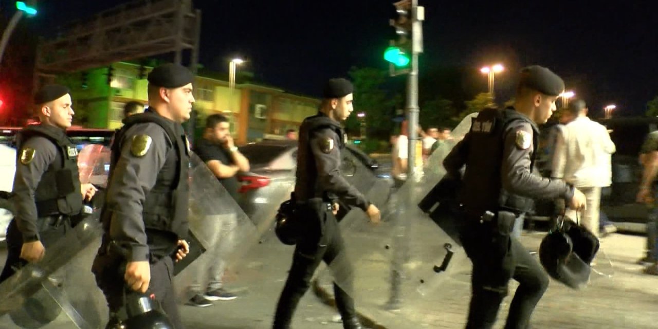 İbb İle İmzalanan Toplu Sözleşmeyi Reddeden Çalışanların Eyleminde Arbede Yaşandı