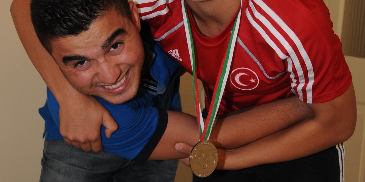 Buse Tosun Ağabeyiyle Güreşten Dünyanın Zirvesine