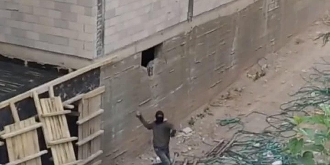 Hırsızlık Şüphelisi, Kendisini Kayda Alan Mahalleliye Taş Attı