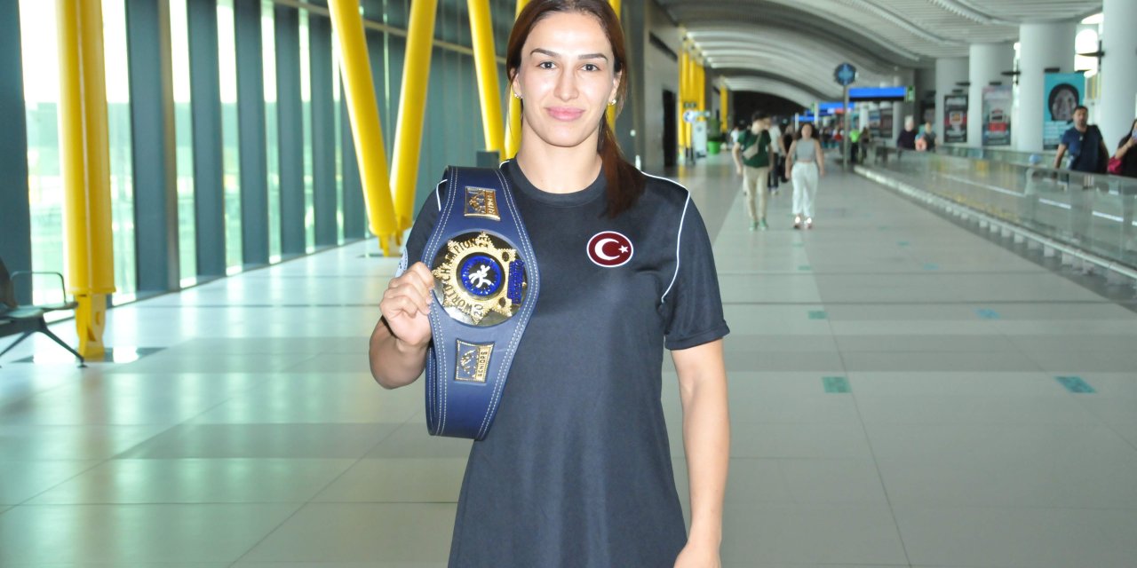 Dünya Şampiyonu Buse Tosun Yurda Altın Kemeri İle Döndü Haberinin Fotoğrafları