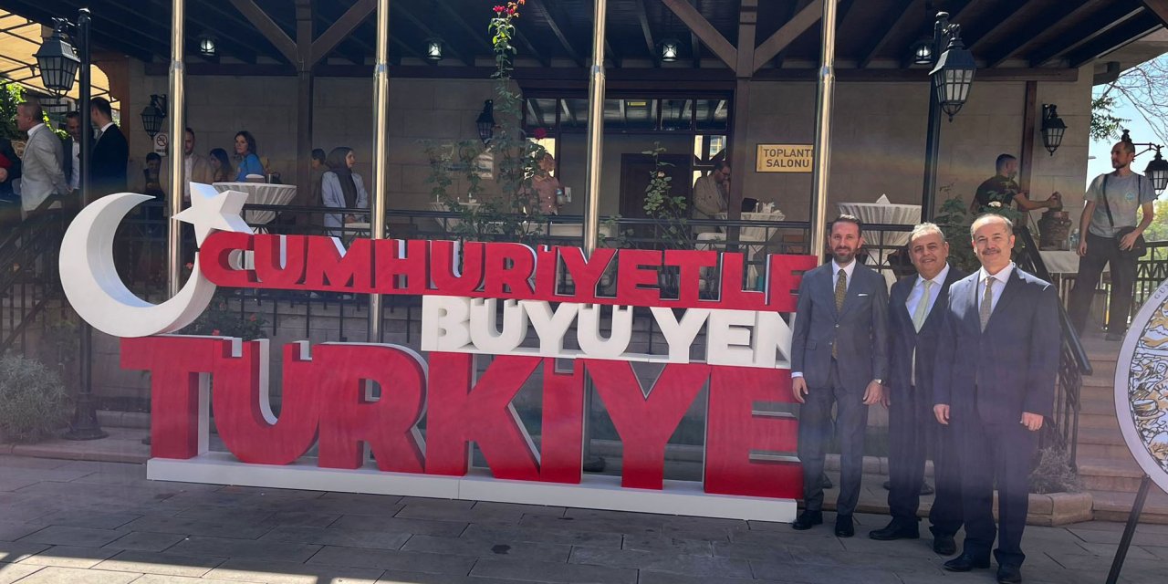 Yunus Emre Enstitüsü, ‘Cumhuriyetle Büyüyen Türkiye’ Adlı Sergiye Ev Sahipliği Yaptı