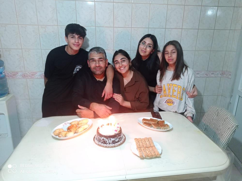 Bütün ailesini depremde kaybetti, tek umudu kayıp kızını bulmak