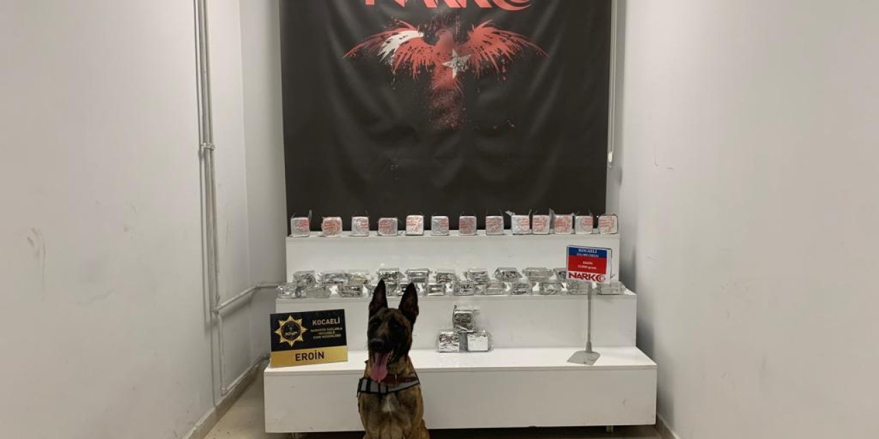 Otomobilin Yakıt Deposundaki 21 Kilo Eroini 'Millow' Buldu