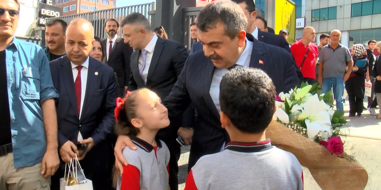 Bakan Tekin: Üç Katı Fiyatla Okullarımıza Su Satan Belediyeler Var