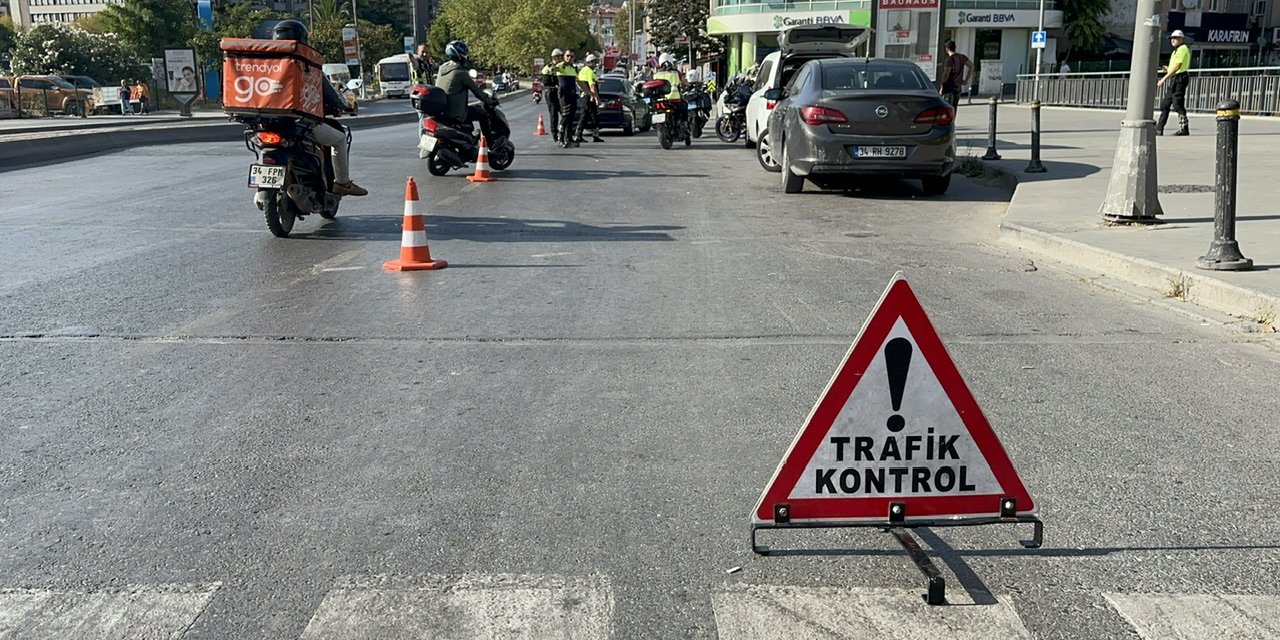 Kadıköy'de Motosiklet Sürücülerine Denetim: 31 Sürücüye 75 Bin Lira Ceza